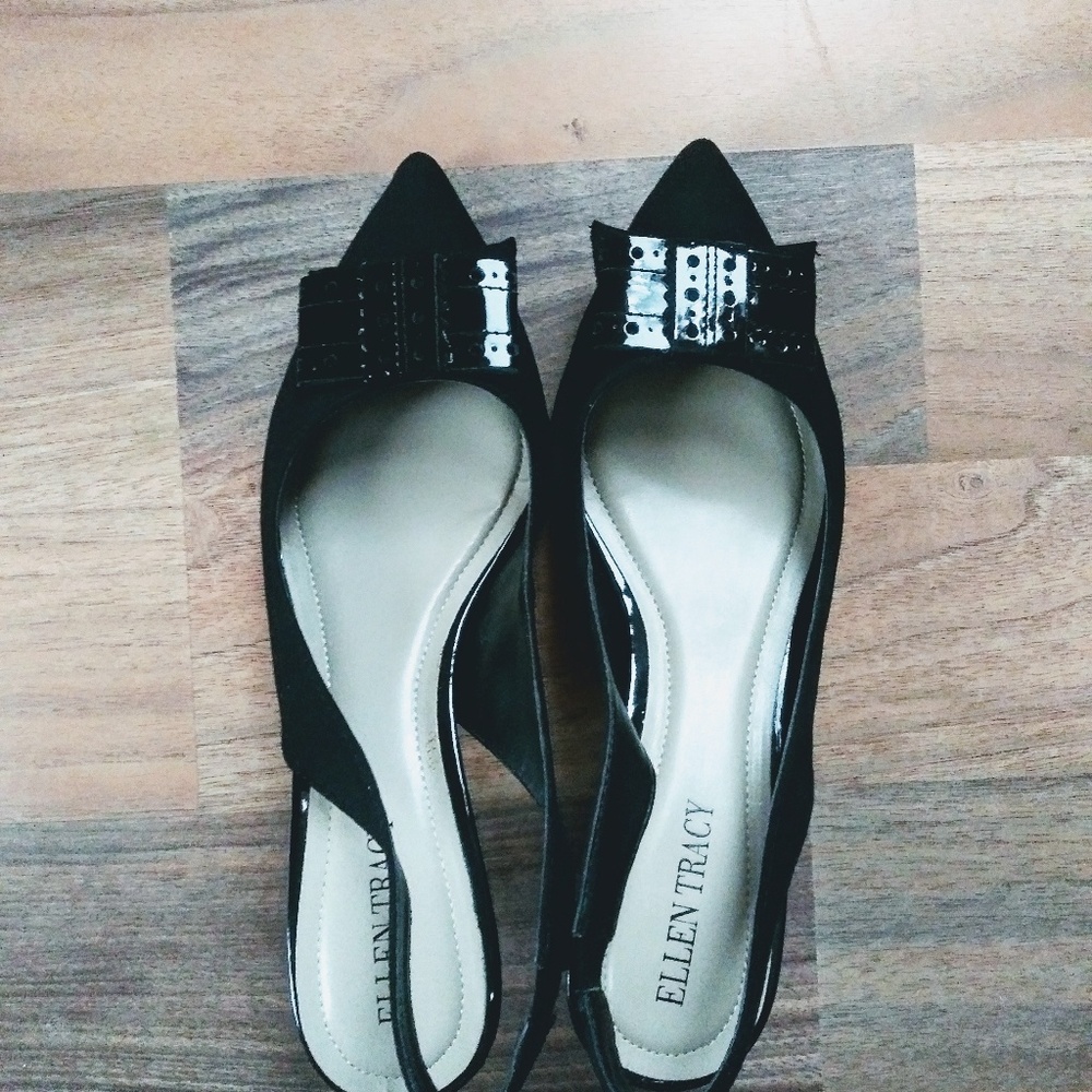 ELLEN TRACY 1 1/2 inch low heel shoe